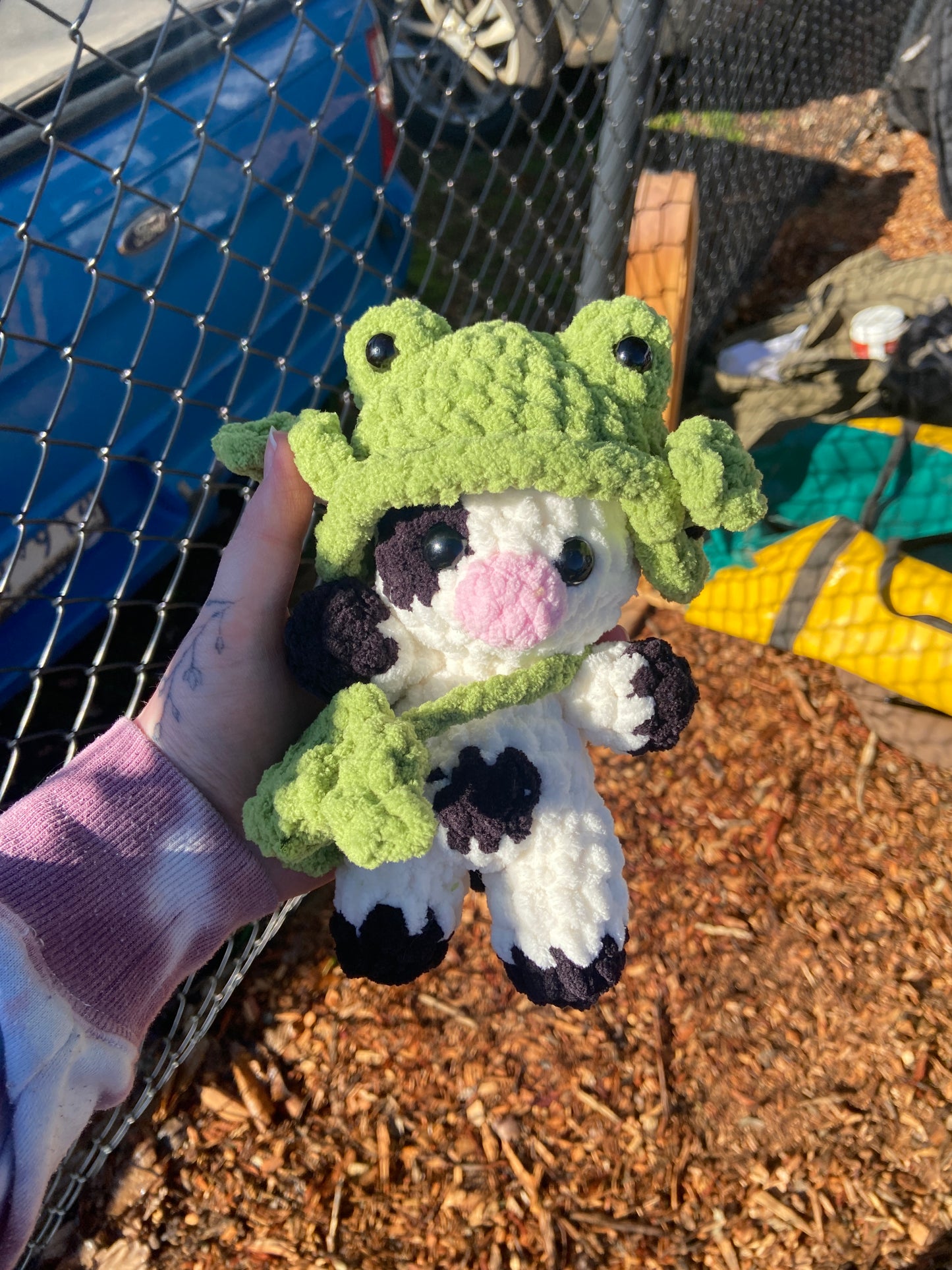 Cow with removable frog bag and hat!