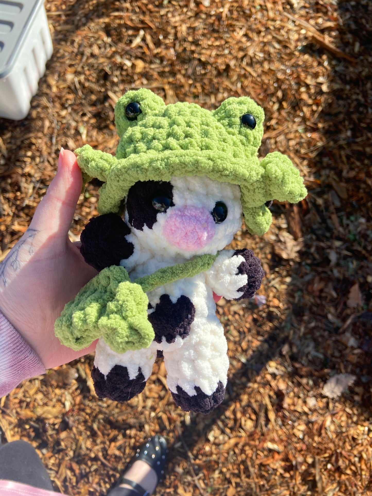 Cow with removable frog bag and hat!